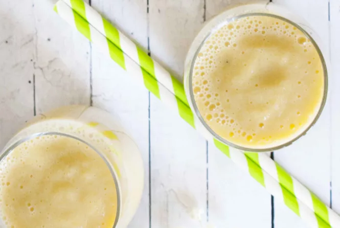 Recette de SMOOTHIE EXOTIQUE AU LAIT D’AMANDE, MANGUE ET MIEL