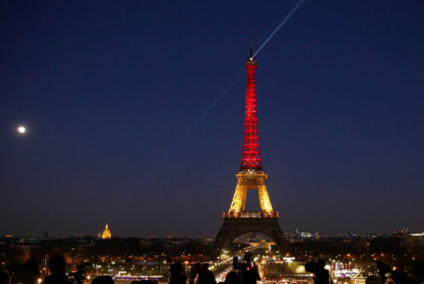 Tour Eiffel aux couleurs belges