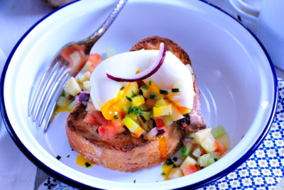 Tartare façon salade tunisienne et oeuf mollet