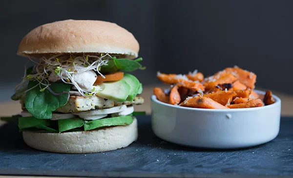 Burger revisité et frites de patates douces