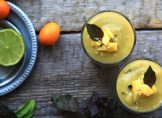 Green smoothie tropical : fruits de la passion, kumquat, céleri, melon....